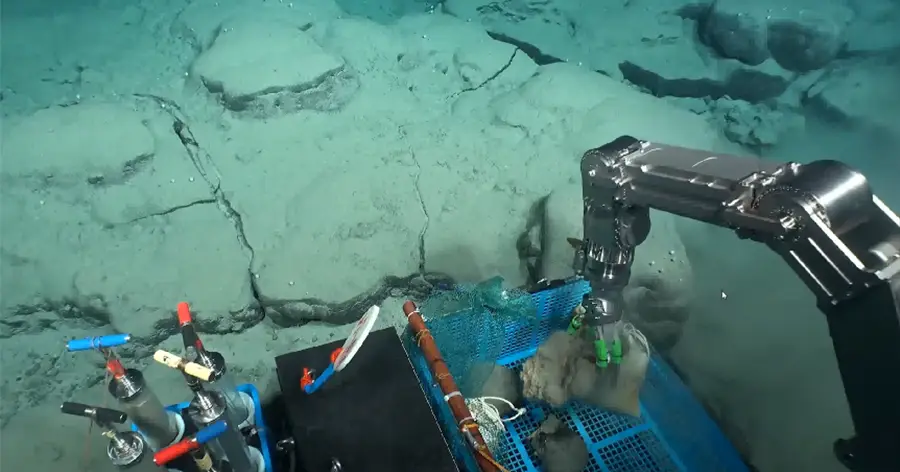 "Saturn" is a 6+1-function master-slave controlled hydraulic manipulator